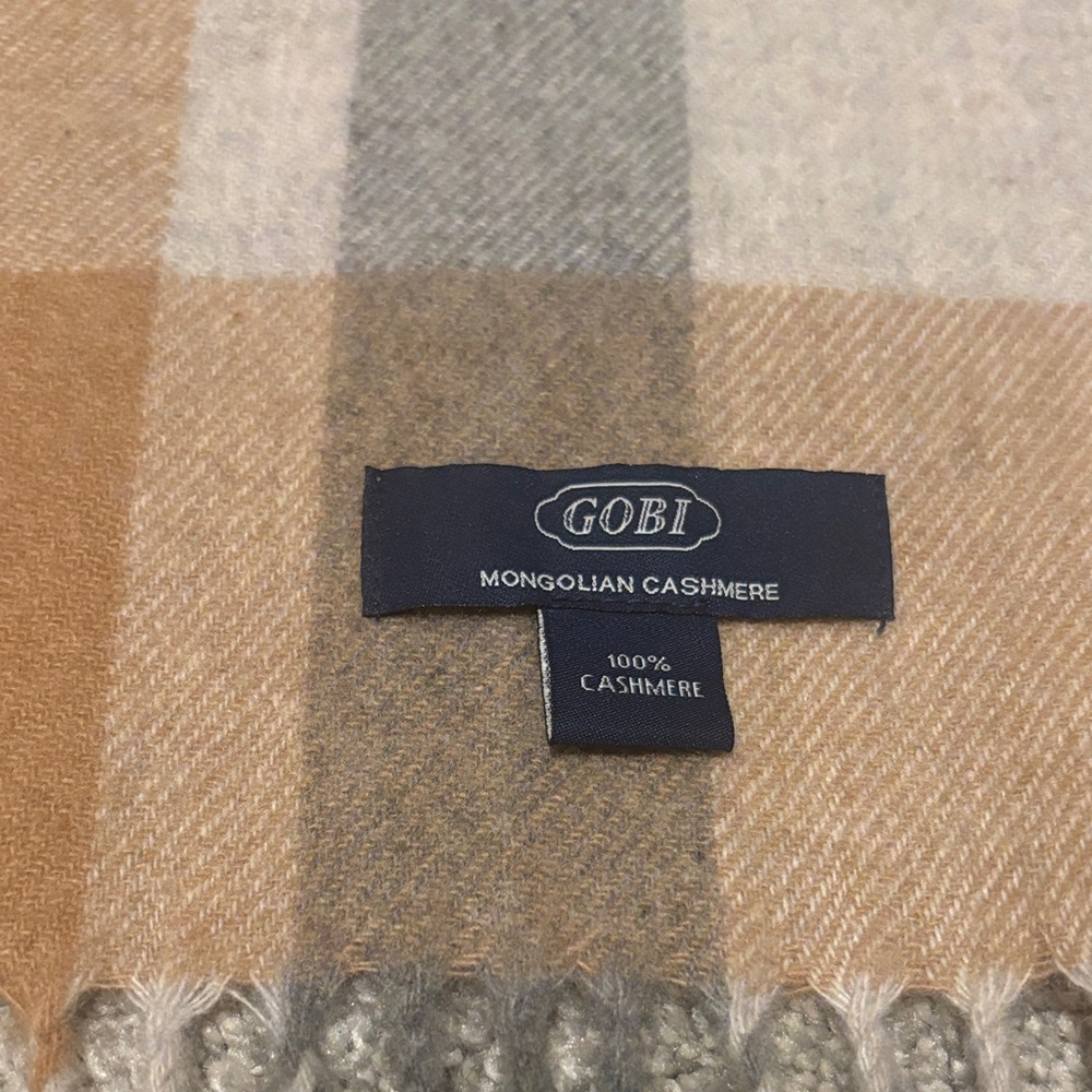 100% Mongolian Cashmere Plaid Scarf with Fringe - Picture 3 of 4